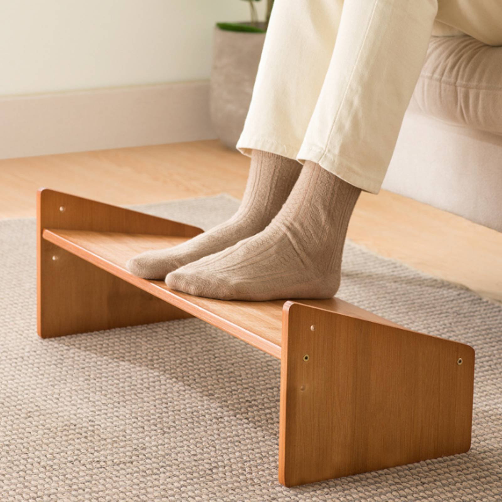 Office Furniture - Sandaran Kaki di Bawah Meja Permukaan